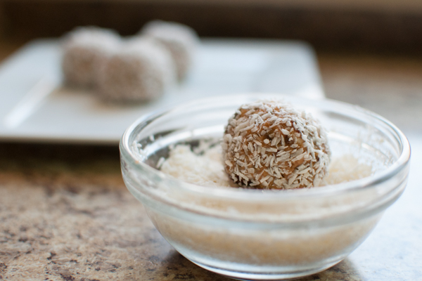 Bliss balls in coconut